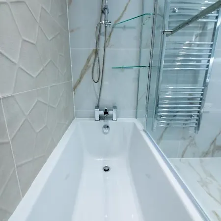 Lux 2 Bedrooms - 2 Bathrooms - F7 Apartment London