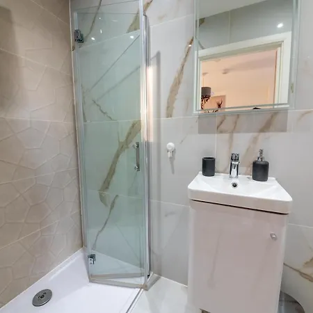 Lux 2 Bedrooms - 2 Bathrooms - F7 London