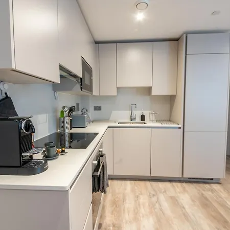 Lux 2 Bedrooms - 2 Bathrooms - F7 * London