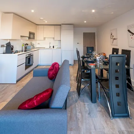 Lux 2 Bedrooms - 2 Bathrooms - F7 * London