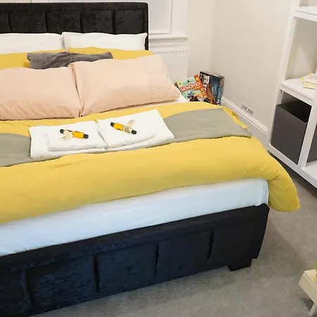 3 Bed 2 Bath Apartment London