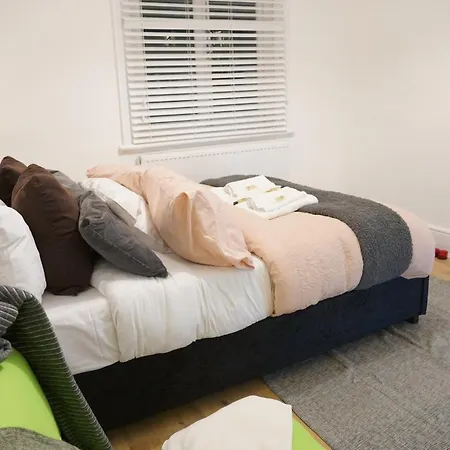 Apartment 3 Bed 2 Bath *