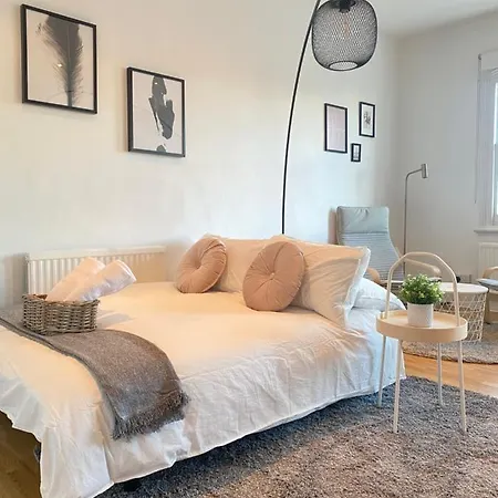 Charming & Bright 2-bed Apt Close To Station * London