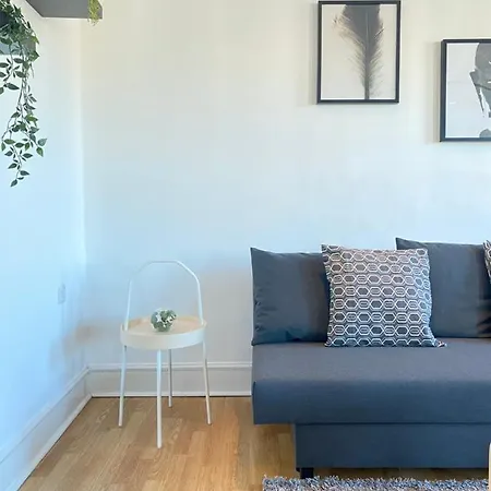 Apartment Charming & Bright 2-bed Apt Close To Station *