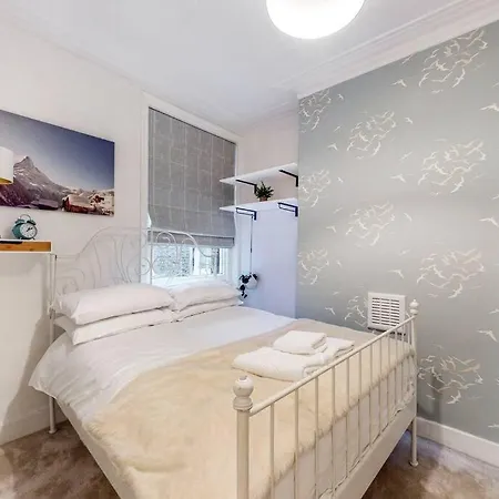 Charming 1 Bedroom In Kennington Apartment