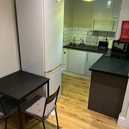 Apartment Lovely 1 Bedroom With On Street Parking