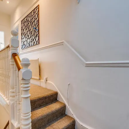 Lovely Place, Perfect For Family And Business Travellers Ideally Located Between The Commons Apartment London