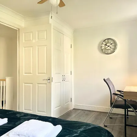 Garden View Double: Extended By Hofin Apartment London