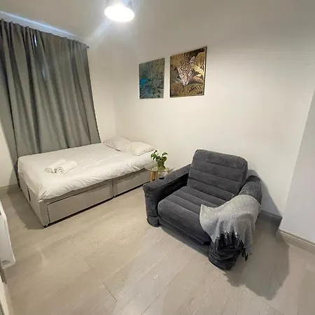 Apartment 424 Edgwar Road *