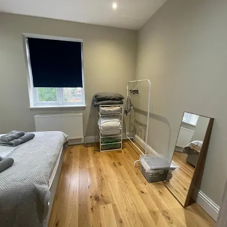 Apartment Lovely 1 Bedroom With On Street Parking *