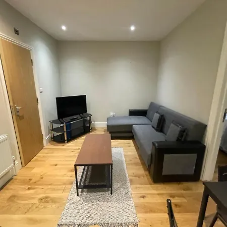 Apartment Lovely 1 Bedroom With On Street Parking *