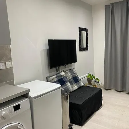 Apartment 424 Edgwar Road *