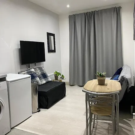 Apartment 424 Edgwar Road *