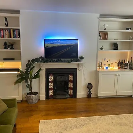 Lovely 2-bed With Patio Near Camden * London
