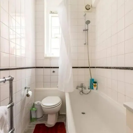 Great Mayfair Flat * London