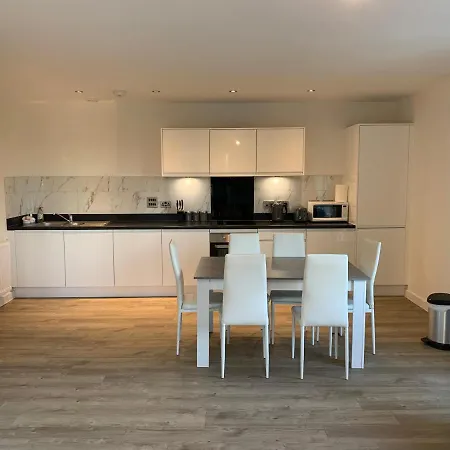 Entire In Apartment *