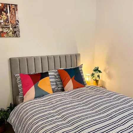 Holiday home Spacious Cozy Toothing House Merton (Greater London)