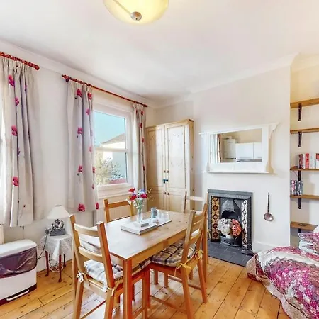 Apartment Beautiful Two Bedroom In Honor Oak