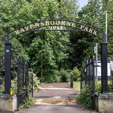 Morden Flat Close To Dlr Station With Free Parking Appartement Londen