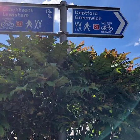 Apartment Morden Flat Close To Dlr Station With Free Parking