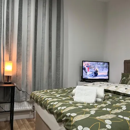 La Vie - Entire - Next To District Elizabeth Line Tube Station - Near London & Wembley Appartement