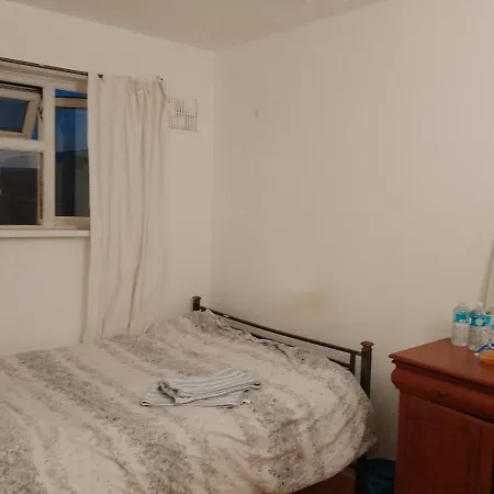 Private In 3 Bedroom Flat!! * London