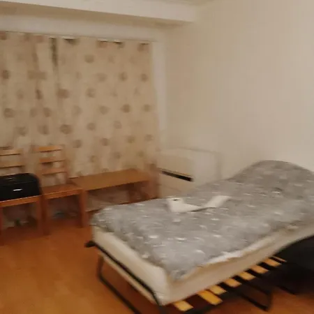 Private In 3 Bedroom Flat!!