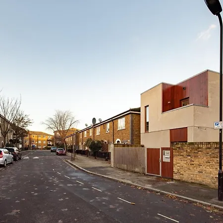 The Victoria Park Sanctuary - Stunning 2bdr Flat London