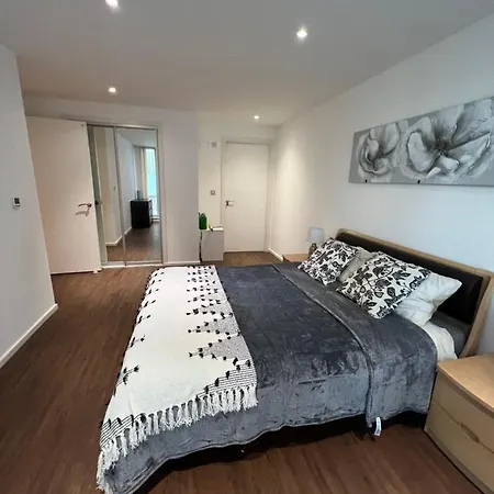 Royal Victoria Flat2 * London