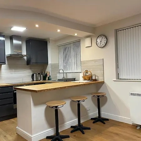 Morden Flat Close To Dlr Station With Free Parking London