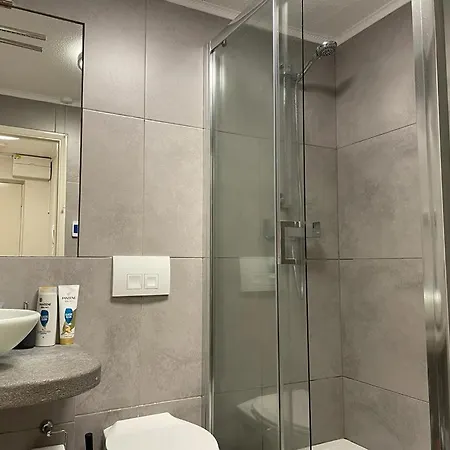 Apartment Morden Flat Close To Dlr Station With Free Parking London