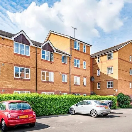 Morden Flat Close To Dlr Station With Free Parking * London
