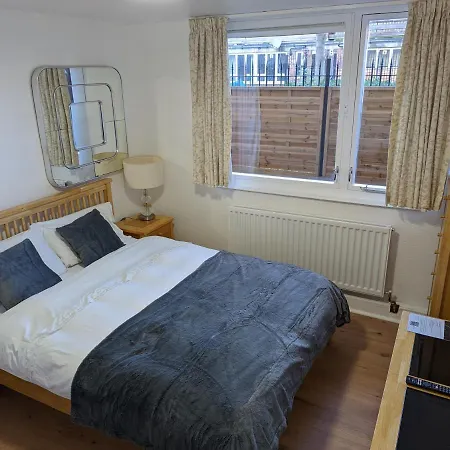 Beautiful Independent In Uk Londres