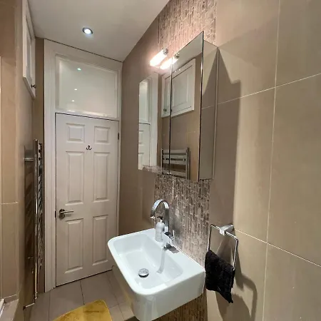 Guest house Luxury Specious In Central *