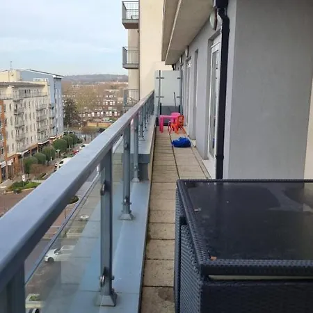 Apartment Beautiful And Modern In North London
