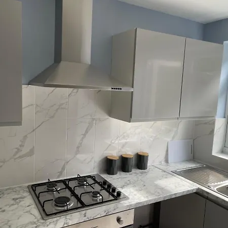 Entire Lovely 2 Bedroom With Private Garden & Free Street Parking * London