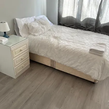 Apartment Entire Lovely 2 Bedroom With Private Garden & Free Street Parking