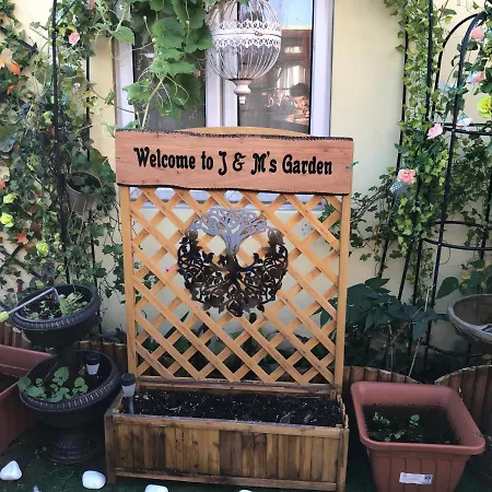 Cheerful 4 Bedroom House With Garden Free Parking Holiday home