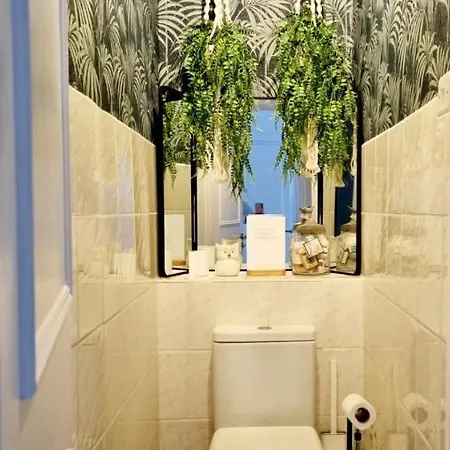 Live Like A Celebrity On Millionaire's Row
