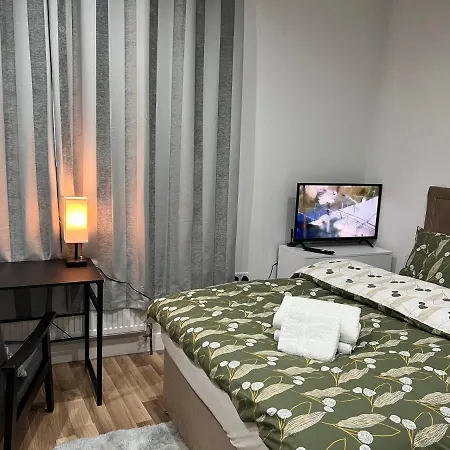 Jj Serviced - Close To Tube Station & Near London & Wembley Apartman *