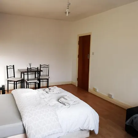 Kwatera prywatna Large Spacious In Zone 2