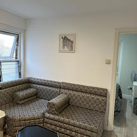 Beautiful Street First Floor One Bedroom B Walthamstow *
