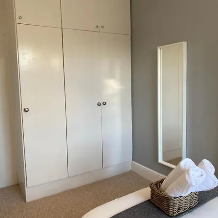 Apartment Charming & Bright 2-bed Apt Close To Station *