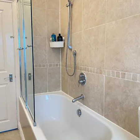 Charming & Bright 2-bed Apt Close To Station * London
