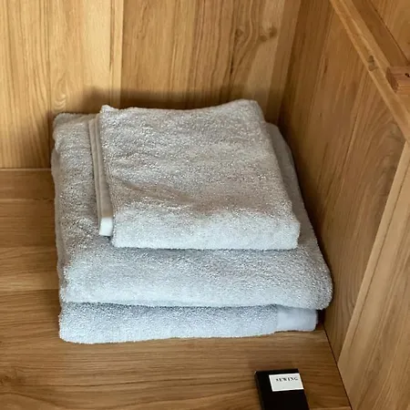 Spacious 1 Bedroom Flat In