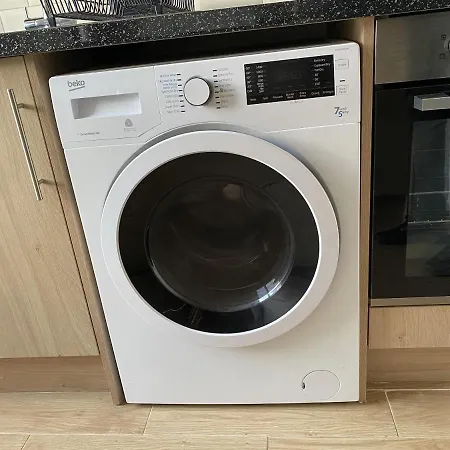 Spacious 1 Bedroom Flat In