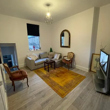Apartment 91 Golborne Road W10 5nl *