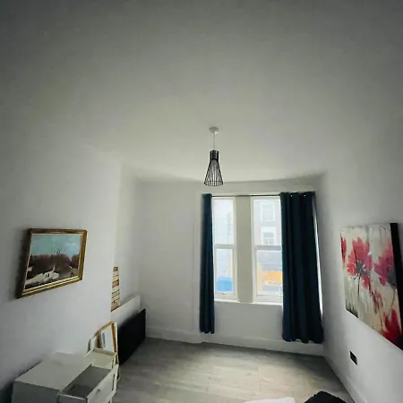 Apartment 91 Golborne Road W10 5nl