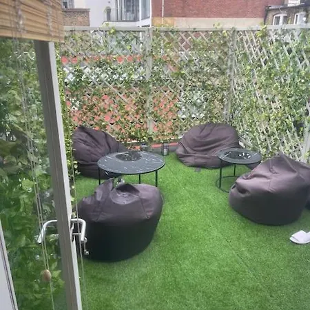 Apartment Spacious 2 Bedroom In The Heart Of Soho.