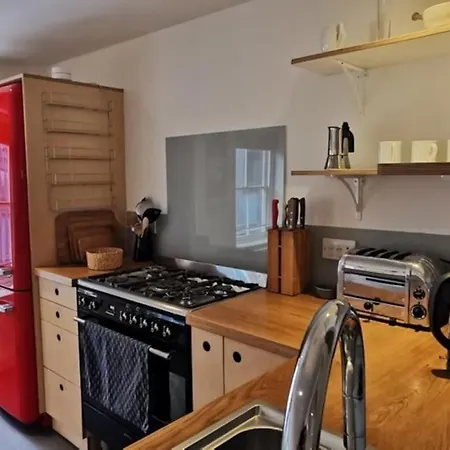 Apartment Spacious 2 Bedroom In The Heart Of Soho.